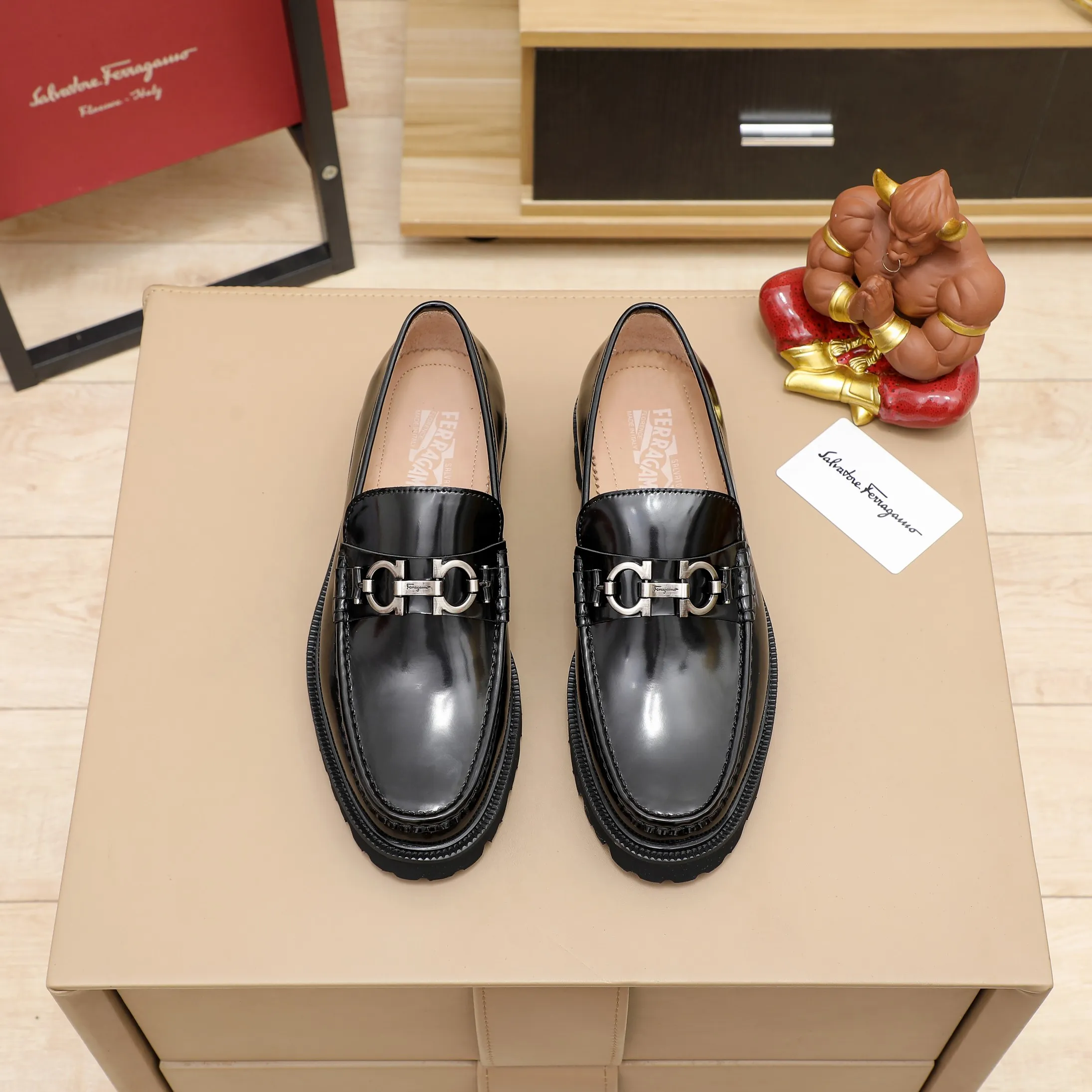 Men's shoes 💰500 🕷🕷🐂【Ferragamo】 Popular fashionable casual shoes🇨🇳Official website counter 1:1 production, original mold opening💯Good quality visible, imported high-end first-layer waxed calfskin, water-dyed🐂leather lining🌿very clear texture, high-quality waterproof, non-slip and wear-resistant outsole🎋high quality and low price, truly handmade🍓black color available! Code number 38-45……
